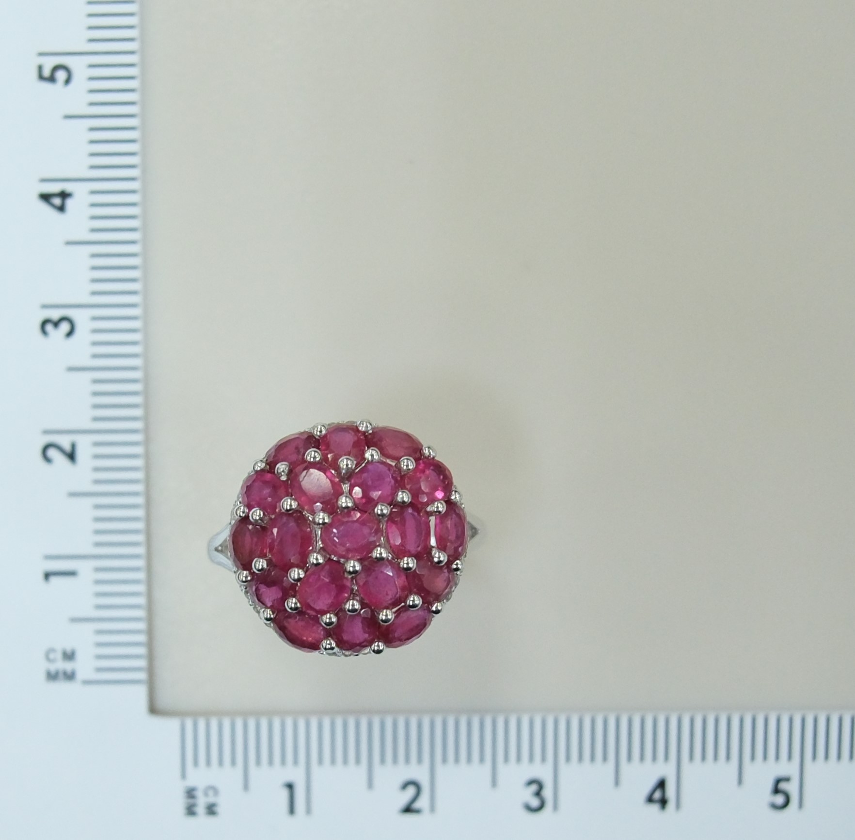 Серебряное кольцо с рубинами